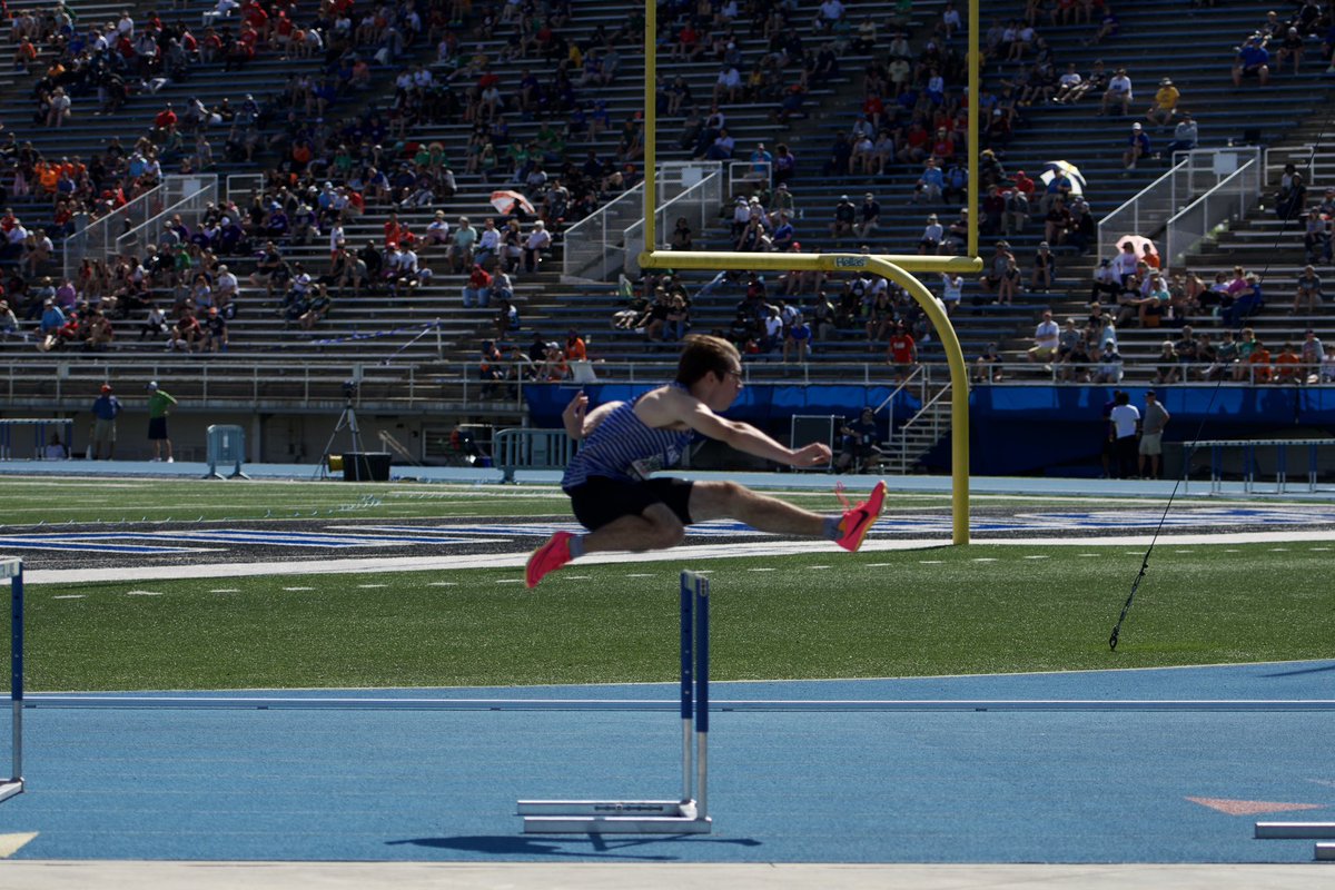 vhboystrack's tweet photo. A great state finals weekend for  VH T&amp;F! PRs, school records, &amp; all-state performances.

4x800m Relay - 34th 
Jaden Buford PV - 15th (PR)
Jake Slavish 300H - 7th (SR)
4x400m Relay - 5th (SR) 
@VHHSAth https://t.co/zfj9EK0MQ8