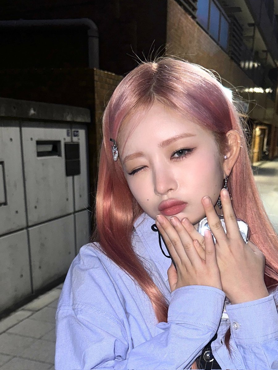 NaoiRei_France's tweet photo. ✎ᝰ┆𝐓𝐫𝐚𝐝𝐮𝐜𝐭𝐢𝐨𝐧
"Coucou 🦋🖤"
#IVE #아이브
#REI #레이 #WelcomeBackRei https://t.co/1KNgBpk2fC