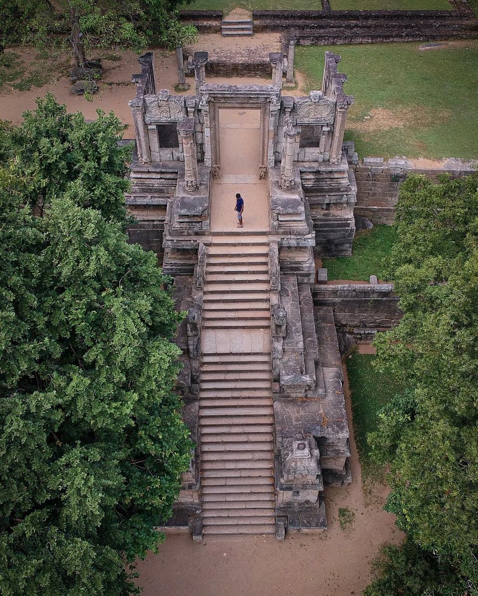 Here’s a bird’s eye view of the once-great Yapahuwa Rock Fortress by @sankha_k. Ancient Sri Lankan architecture is a treat for the eyes to witness in person!
.
.
.
#SoSriLanka #ExploreSriLanka #VisitSriLanka #SriLankaTourism #SriLankaTravel #SriLanka #Yapahuwa #RockFortress