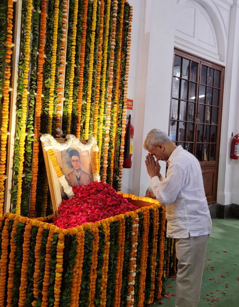 Tributes to Veer Savarkar on his Jayanti. 

His patriotism, courage and commitment motivate us in the building of a New India. 

His many  contributions to the nation will continue to inspire generations.
