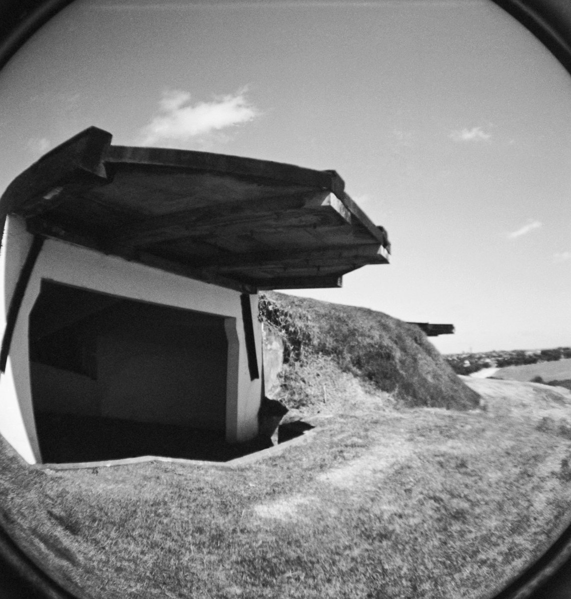 NatashaBarret18's tweet photo. It took 12 horses & 100 men, who were engaged in defence excavations @ #NorthHead, to move the 7.5t gun to the summit ~ Akl Star 16/4/1885
#plasticcameras #urbanwalks #Auckland #filmisalive #ilford #xp2super #nikon100 #mediumformat #fisheye #dianafplus #NorthHead #Maungauika https://t.co/d8gkAx5biq
