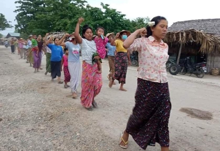 Pro-democracy residents from a village of northern zone of #Yinmarbin Twp, #Sagaing Region, regularly staged an evening strike to demolish the #MilitaryDictatorship on May27.

#2023May28Coup        
#HelpMyanmarIDPs       
#WhatsHappeningInMyanmar