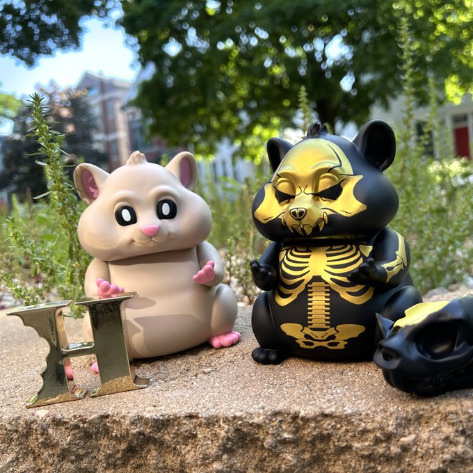 toysrevil's tweet image. #toynews: #HUNGRYHAMSTER Custom Show at #rotofugi opened May20 thru Jun18. Stay connected to @rotofugi for online availability of customs &amp;amp; vinyl figures, or sign up at previews.rotofugi.com for first  shot at the customs.

WHAT: rotofugi.com/blogs/news/hun…