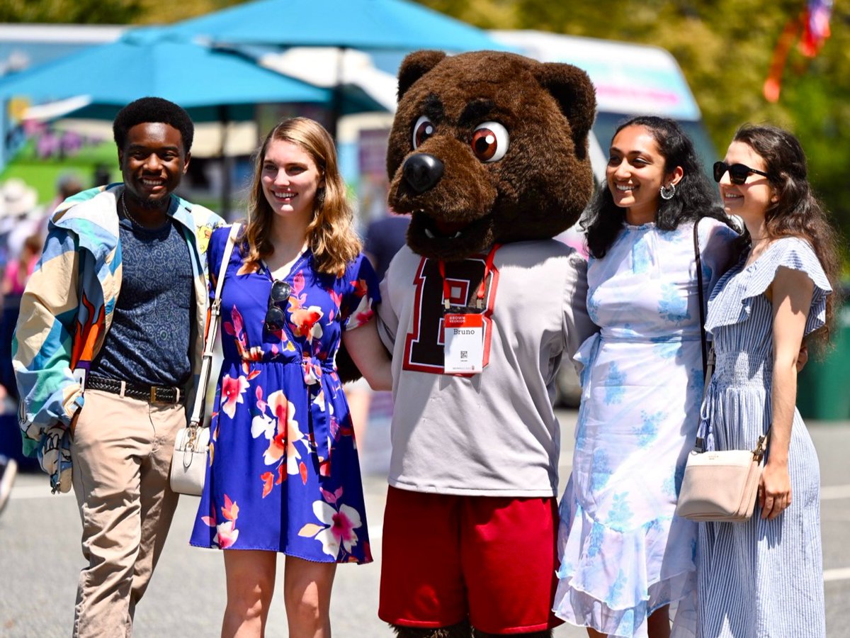 brown_alumni's tweet photo. Perfect weather. Perfect day. Perfect people. We couldn’t ask for a better day two of #BrownReunion.

#BrownAlumni #EverTrue #EverBrown https://t.co/7bcq7QK4T6
