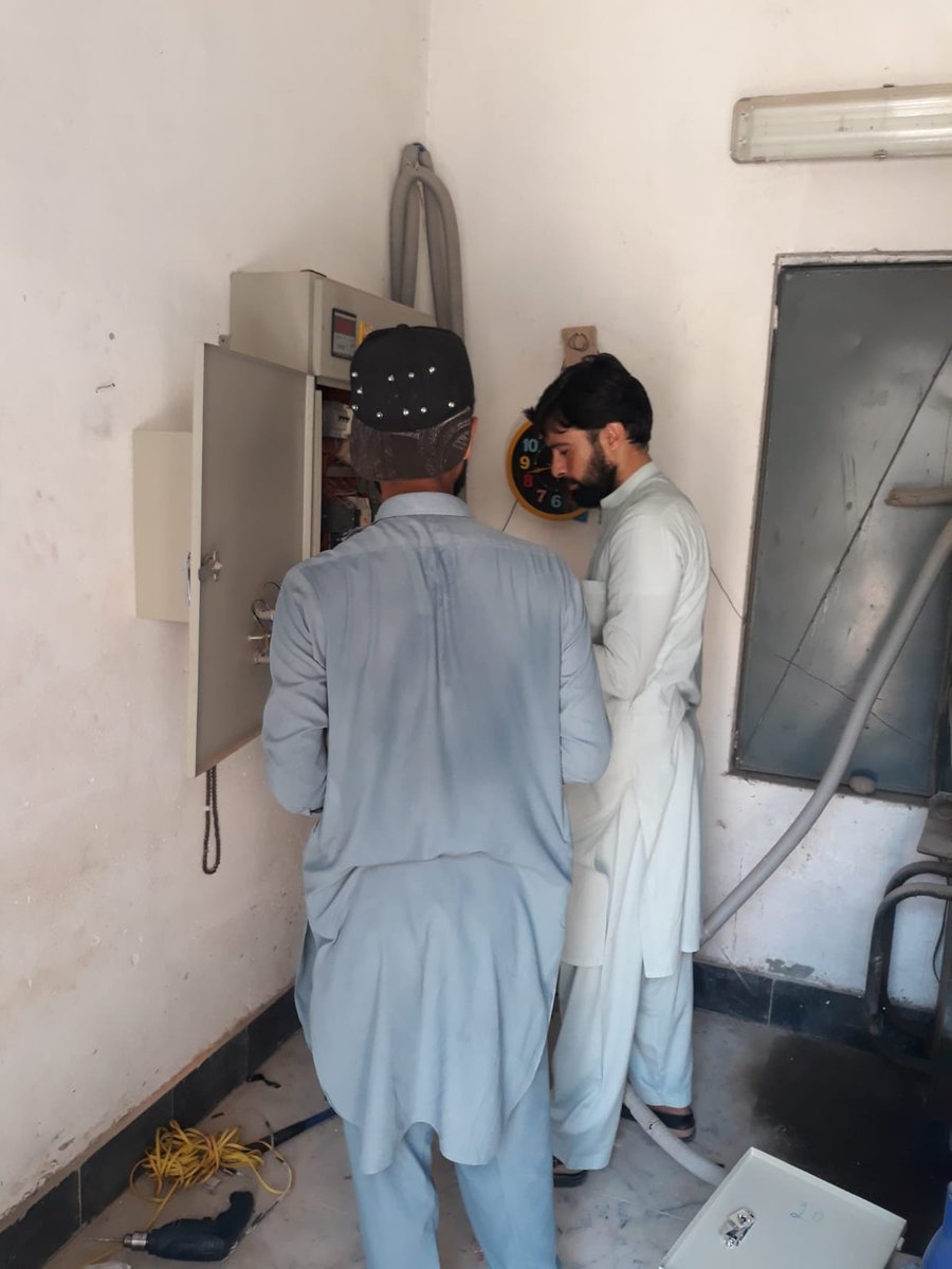 wsspofficial's tweet photo. @wsspofficial #zone_D installs #SCADA system on a tube-well in Faisal Town #peshawar. The company already installed the system on 46 tube-wells in the city with financial assistance from @UNICEF_Pakistan. @KPChiefMinister @LGKPGovt @DCPeshawar https://t.co/lWSTwoKZHe