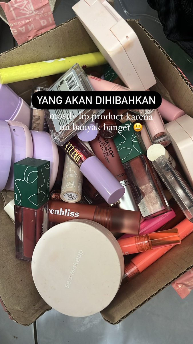miyaaliii's tweet photo. Pre-wedding : packing. https://t.co/BT56plXLB3