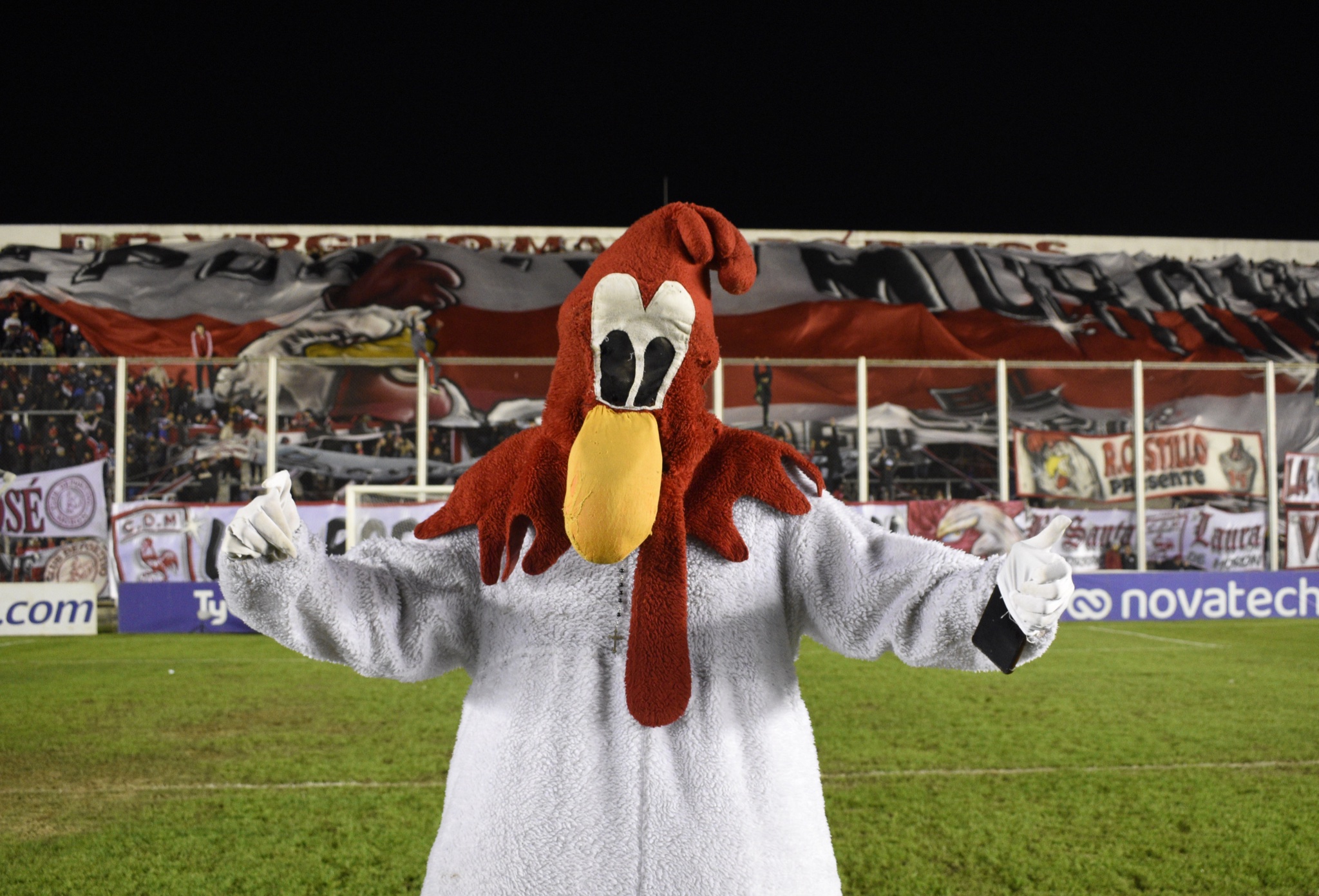 FxMM8F8XgAAmV2U.jpg:large