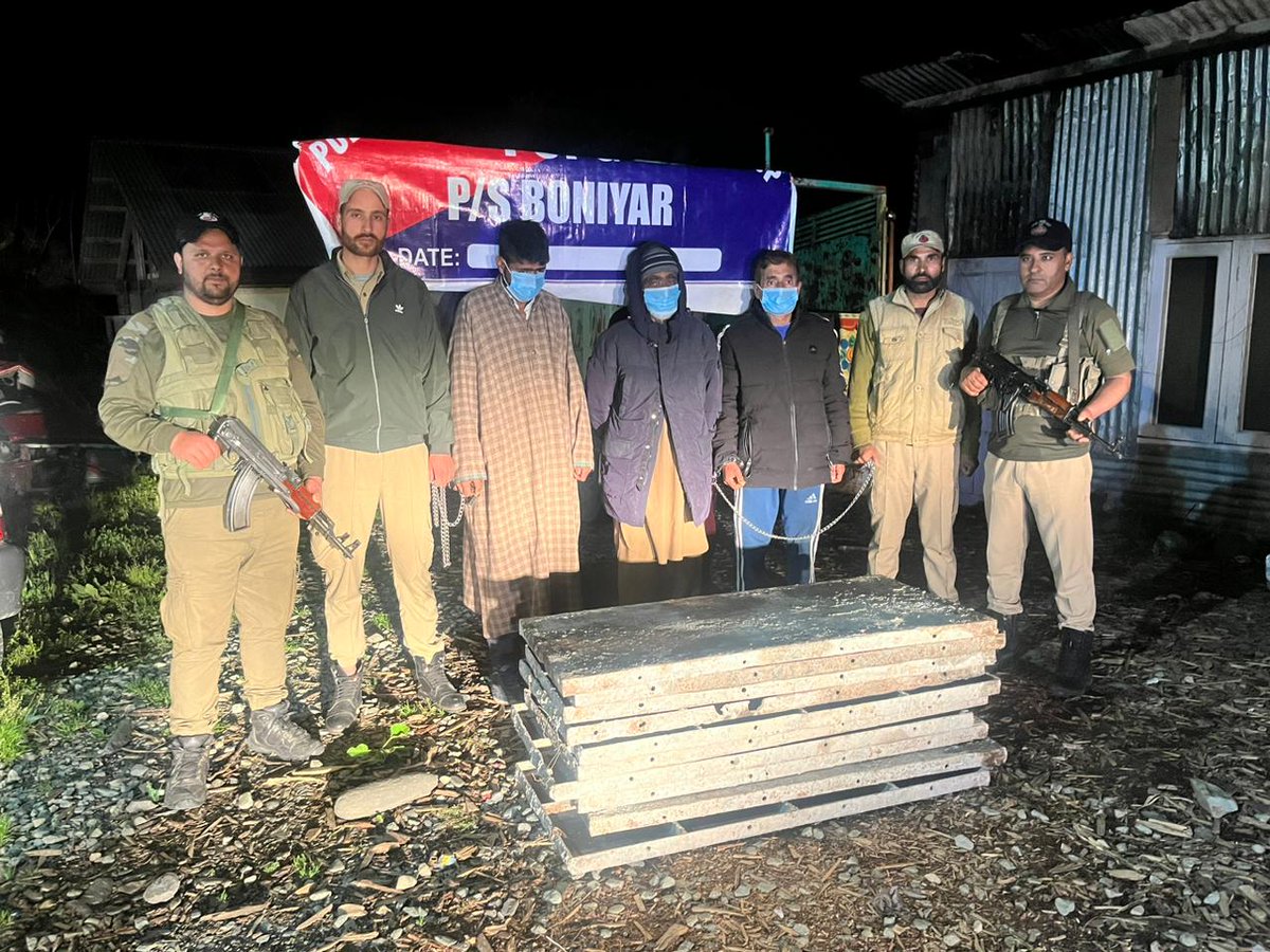 Burglary case solved of Small Hydro Electric Project Boniyar Baramulla; 3 Burglars arrested;
Stolen Steel Shuttring Plates recovered; 

#peoplefirst #blapolice

<a href="/JmuKmrPolice/">J&K Police</a> 
<a href="/KashmirPolice/">Kashmir Zone Police</a> 
<a href="/DIGBaramulla/">DIG of Police NKR Baramulla</a> 
<a href="/DCBaramulla/">Deputy Commissioner Baramulla</a>
<a href="/Amod_India/">Amod Nagpure IPS</a>