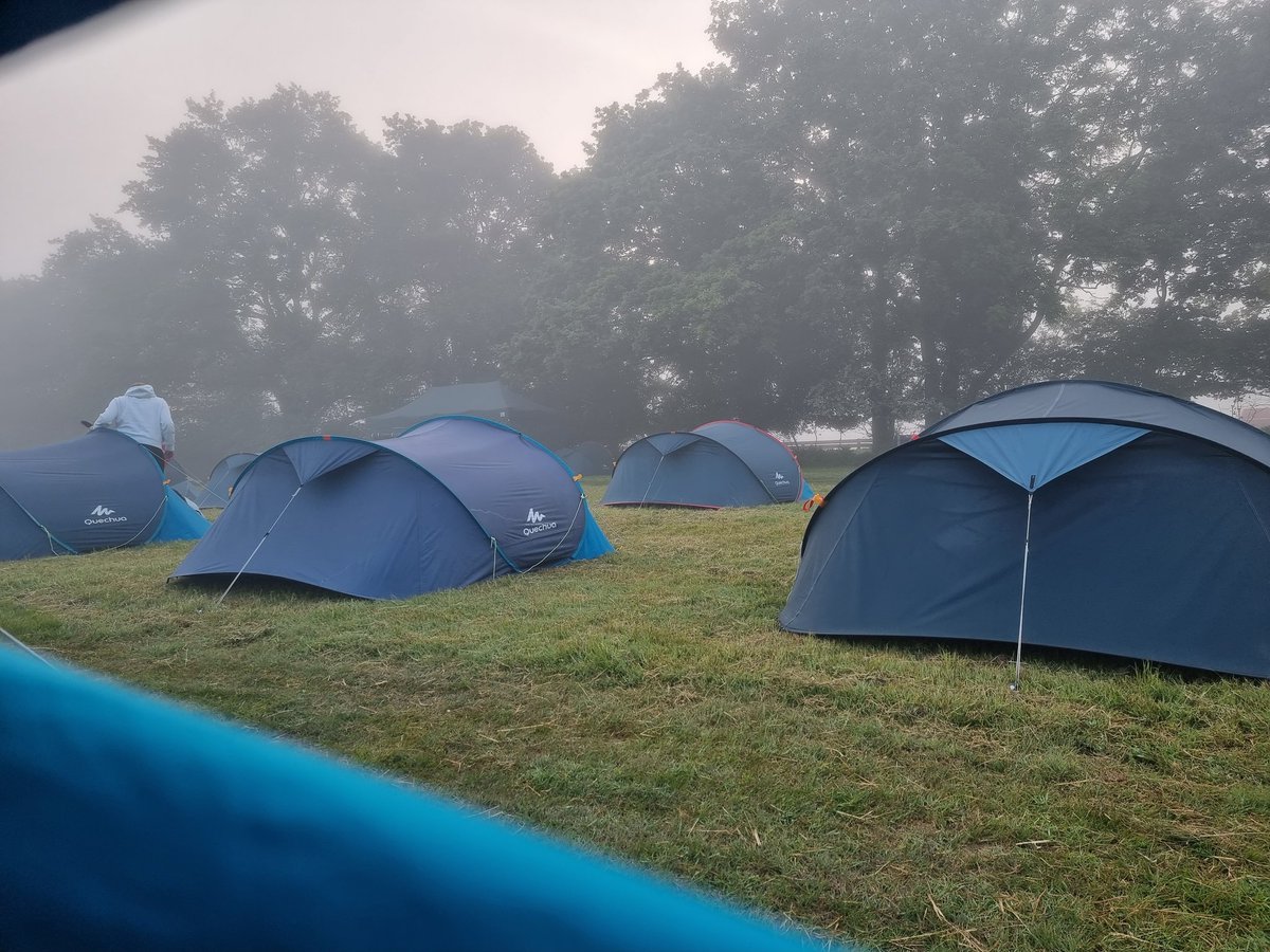 NicHawkey's tweet image. 5.15am wake up call. Breakfast then off for leg 2. Hand made flag from my supporters. #L2Bchallenge