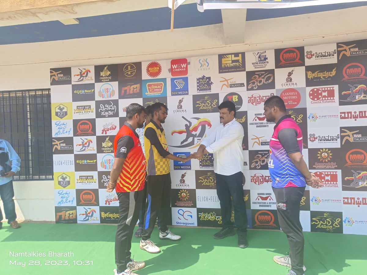 Namtalkies's tweet photo. #fanscricketleague #habba
#Namtalkies #fcl #dynamicstar #devaraj #srvishwanath #Namtalkiesbharath #fcl10 #may #yelahankanewtown #hoysalaground https://t.co/I9jLsxhAvF