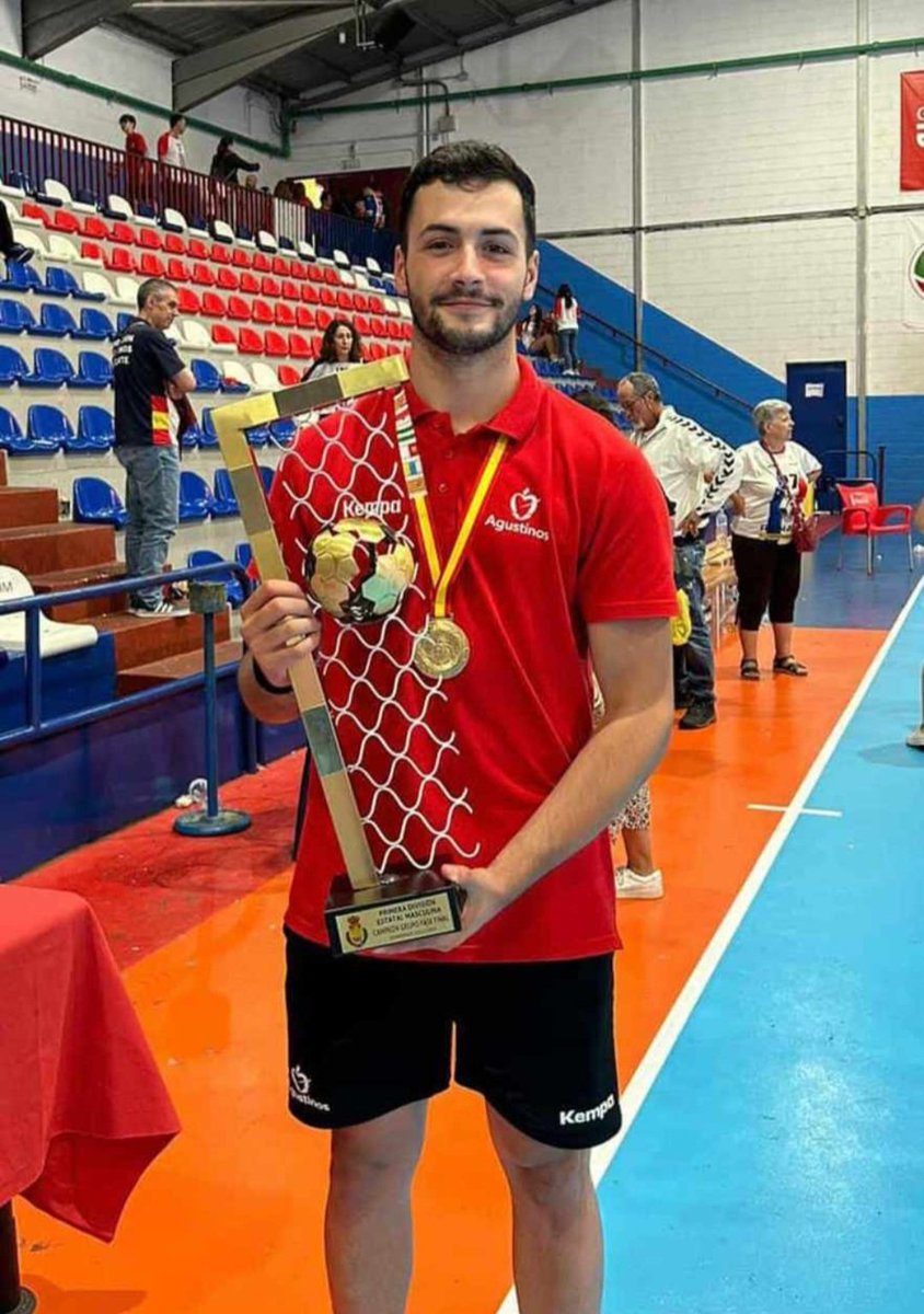 CBMBullense's tweet photo. Enhorabuena a Agustinos Alicante y sobretodo a nuestro @ManuelMuozGil3
por el ascenso a división de plata logrado ayer. Estamos orgullosos de tus logros.
#Balonmano #Bullense #Bullas #Cantera https://t.co/n3WxsP1iTY