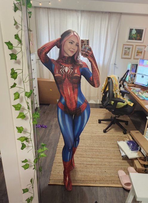 My lips hot burned ☀️ but I had fun at Abime North oday! Good people make that con a good time <3 https://t