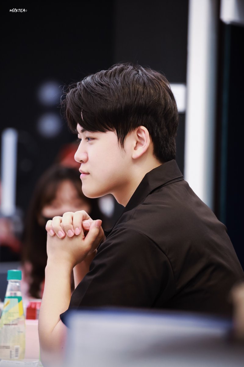 RohyungA's tweet image. 2023.05.25 T1 basecamp  
아니…사장님…
알바생 이렇게 잘 생긴면 반칙이에요……
#gumayusi #구마유시 #이민형