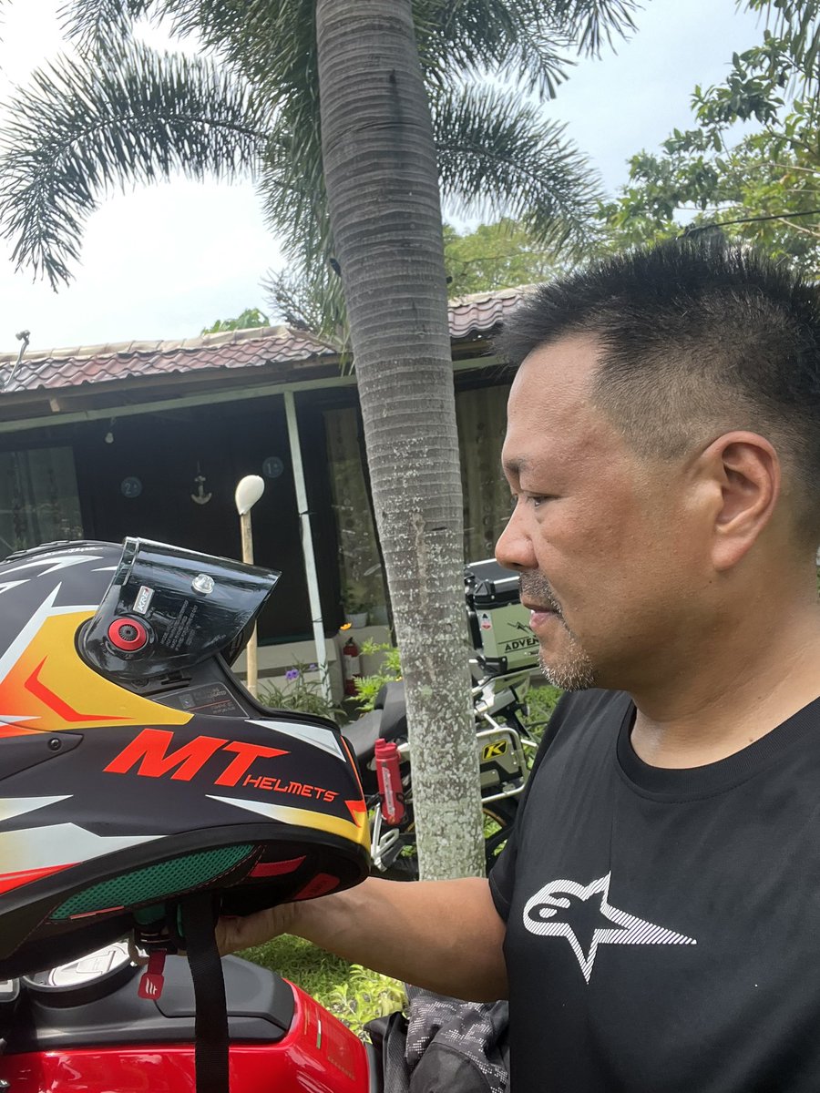 jvejercito's tweet photo. My MT Helmet keeps me confident that my head is protected when I ride!
MT Helmets is a Spanish brand helmet and are used and homologated for Moto GP by FIM.
#jvthegoodride
#jvisthegoodone
#mthelmetsphilippines https://t.co/wAOBsxmwsV