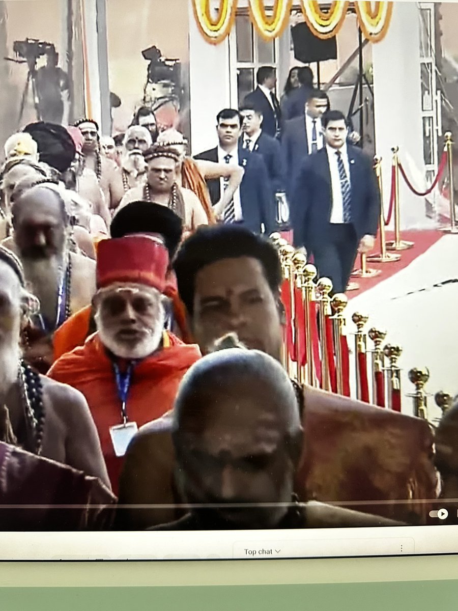 So glad to see Sargurunathan Odhuvar in this #sengol procession. And in background all the Arputha thirupathingangal being sung <a href="/MalavikaBJP/">Malavika Avinash</a>