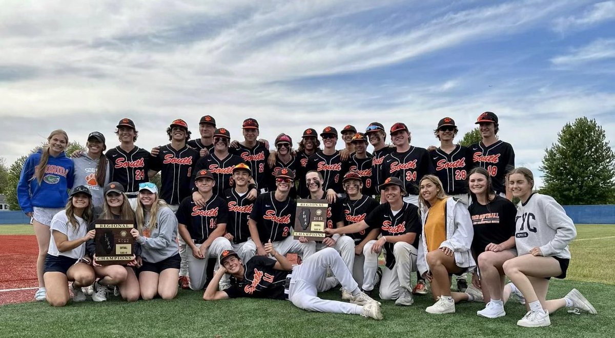 Pretty cool to see the support between the baseball &amp; softball teams! Congratulations fellas! Way to show up for each other!
<a href="/WWSBaseball/">WWS Baseball</a> 
<a href="/WWSathletics/">WWS Athletics</a> 
@WWS_ScottMcD