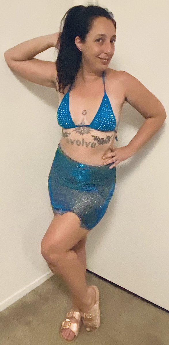 Wholesome_Domme's tweet photo. Headed to @LVRedRooster for their #Disco Inferno party! If the pool is as #dirty as my gal pals are saying Iβm gonna SCREAM then go to @Club5150vegas #adultcompanion #datevegas #datenevada #razzledazzle #datelasvegas https://t.co/eLQ7GzTJFW