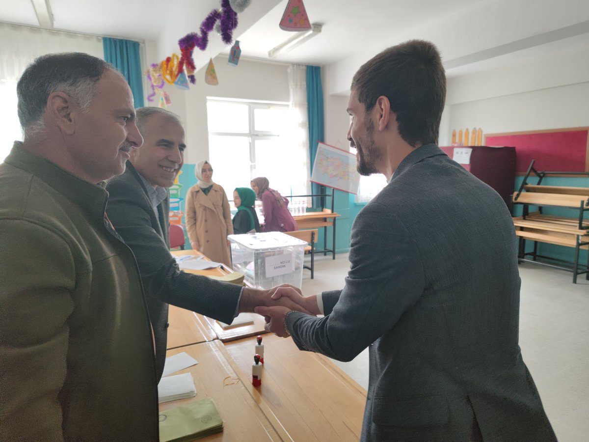 İl Gençlik Kolları Başkanımız <a href="/omerkatkay12/">Ömer KATKAY 🇹🇷</a> ile birlikte; Sarayiçi İlkokulunu ziyaret ederek, sandık görevlileri ve müşahit arkadaşları ziyaret ettik.

Türkiye'mizin geleceğini, vizyonunu ve hedeflerini belirleyecek olan bu seçimin hayırlara vesile olmasını diliyoruz. 🇹🇷