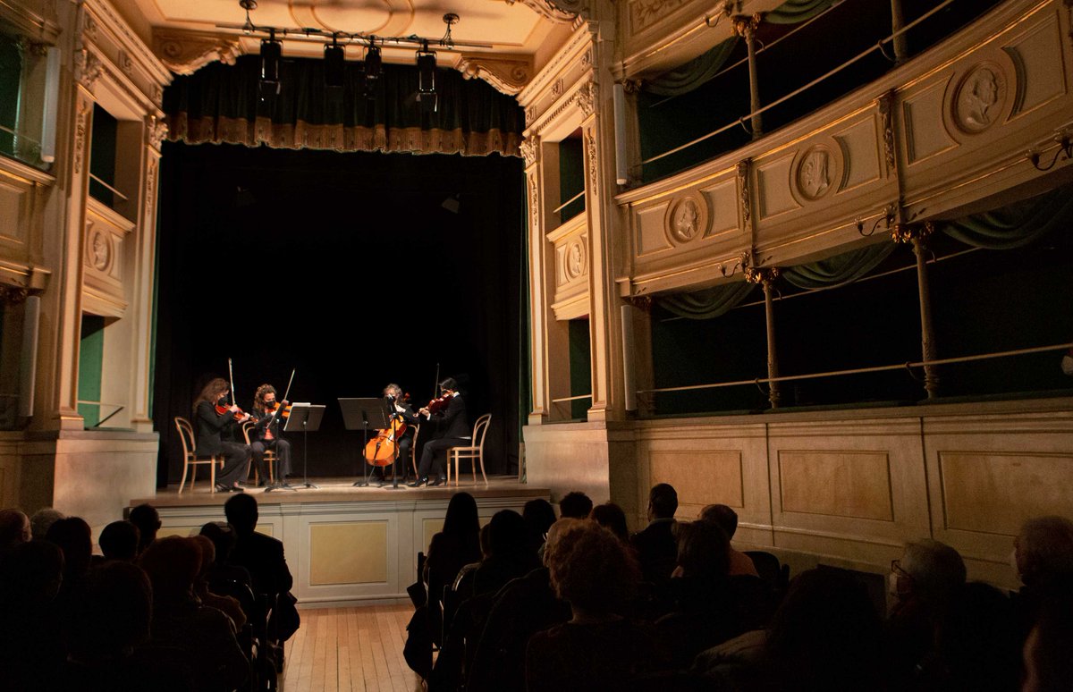 FINALE DA CAMERA L'ultima matinée nel bel @TeatroGerolamo è oggi alle 11☀️con un quintetto archi e pianoforte e un programma che spazia da Samuel-Rousseau a Čajkovskij, da Bax a Grandjany fino a Hoffmann (quintetto in Do minore). sinfonicadimilano.org/it/eventi/2022…