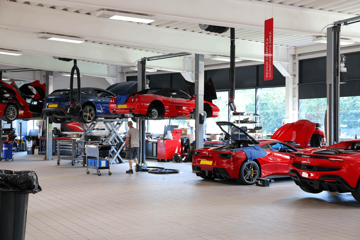 MeridienModena's tweet photo. Heading out on a sunny day? Let us take care of your Ferrari with our top-notch service centre. Enjoy the ride in style! #LuxuryLife #FerrariService #Ferrari #FerrariUK π https://t.co/58qL9onQ8c