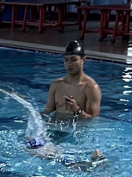 看到黝黑又壯的游泳教練
我也好想跟他學游泳
🥵🥵🥵
#北投運動中心