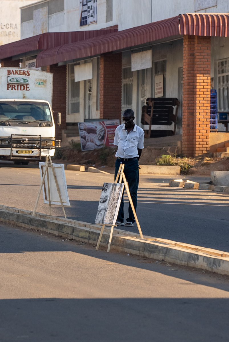 20th May, the Namiwawa Street in the City of Zomba (in Southern Malawi) woke up to an exhition featuring 3rd and 4th yr art students from Uni of Malawi as part of my research on the creative (re)imagination of Malawi's urban spaces. Made possible by a grant from <a href="/UTADO_Africa/">UTA-Do African Cities Workshop</a>