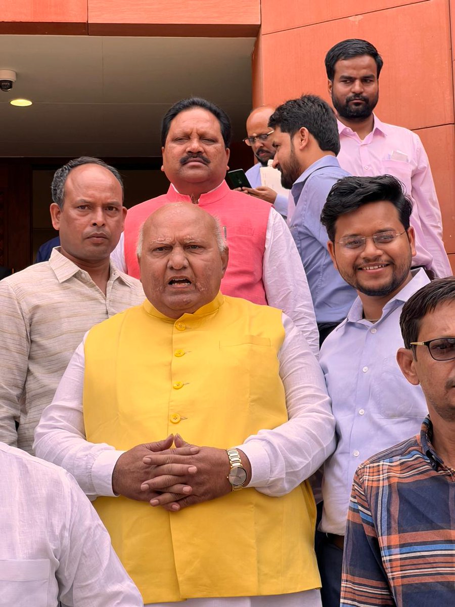 PkSinghMP's tweet photo. लोकतंत्र के नव मंदिर के लोकार्पण समारोह में उपस्थ���त होकर गौरवान्वित हूं। सत्यमेव जयते की नींव पर खड़ा यह मंदिर पूरी दुनिया में ' मदर ऑफ डेमोक्रेसी की पहचान होगी।  माननीय प्रधानमंत्री श्री @narendramodi जी के कुशल मार्गदर्शन में यह #नई_संसद नए भारत के प्रगति का आधार होगा। https://t.co/kYUb5n07a2