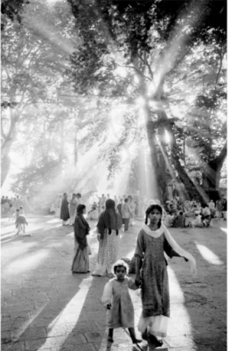 nirupamakotru's tweet photo. #Tulmul(#KheerBhawani)
through the lens of #NewZealander John #BrianBrake, contemporary of (and possibly influenced by) #HenriCartierBresson & #ErnstHaas.
Courtesy @8ate
@searchkashmir https://t.co/Hx3RqbgsUE