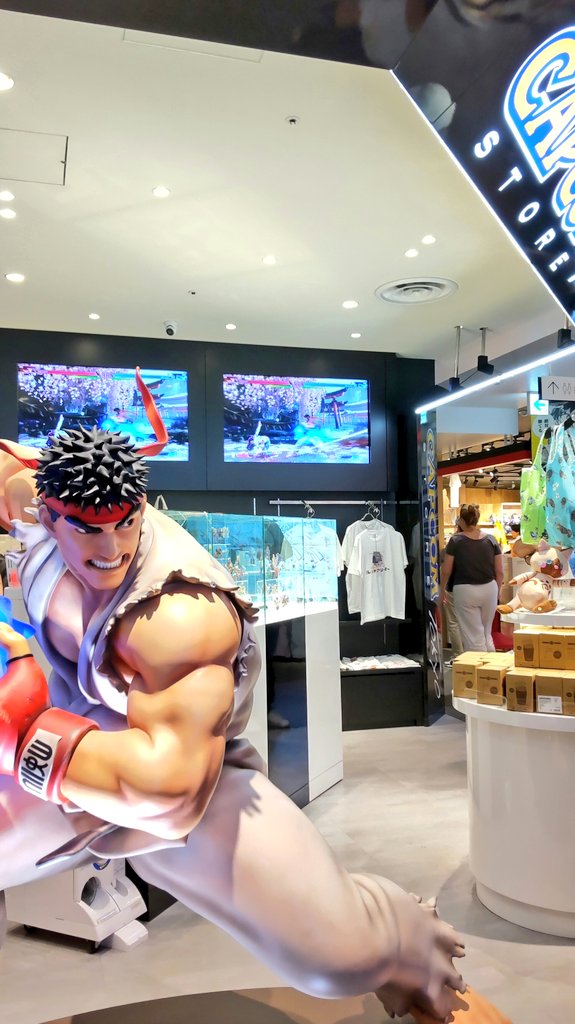mugi_10_16's tweet photo. 可愛いロックたちやDRNバッグもあった!!柴犬×ラッシュ可愛い🥰
 #CAPCOM    #CAPCOMSTORETOKYO https://t.co/8yh1s6SMLT