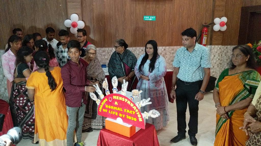 aaina_ngo's tweet photo. Inaugurating #MenstrualHygieneDay by making model wear #periodbracelet

#OMHHAlliance @WaterAidIndia @UNDP_India @ActionAidIndia @SwasthyaPlusO
@OdishaLive
@viewsindiango
@MHDay28May

#EndPeriodStigma
#EndPeriodPoverty
#PeriodEducationForAll
#PeriodFriendlyToiletsForAll https://t.co/jsGQm61RqZ