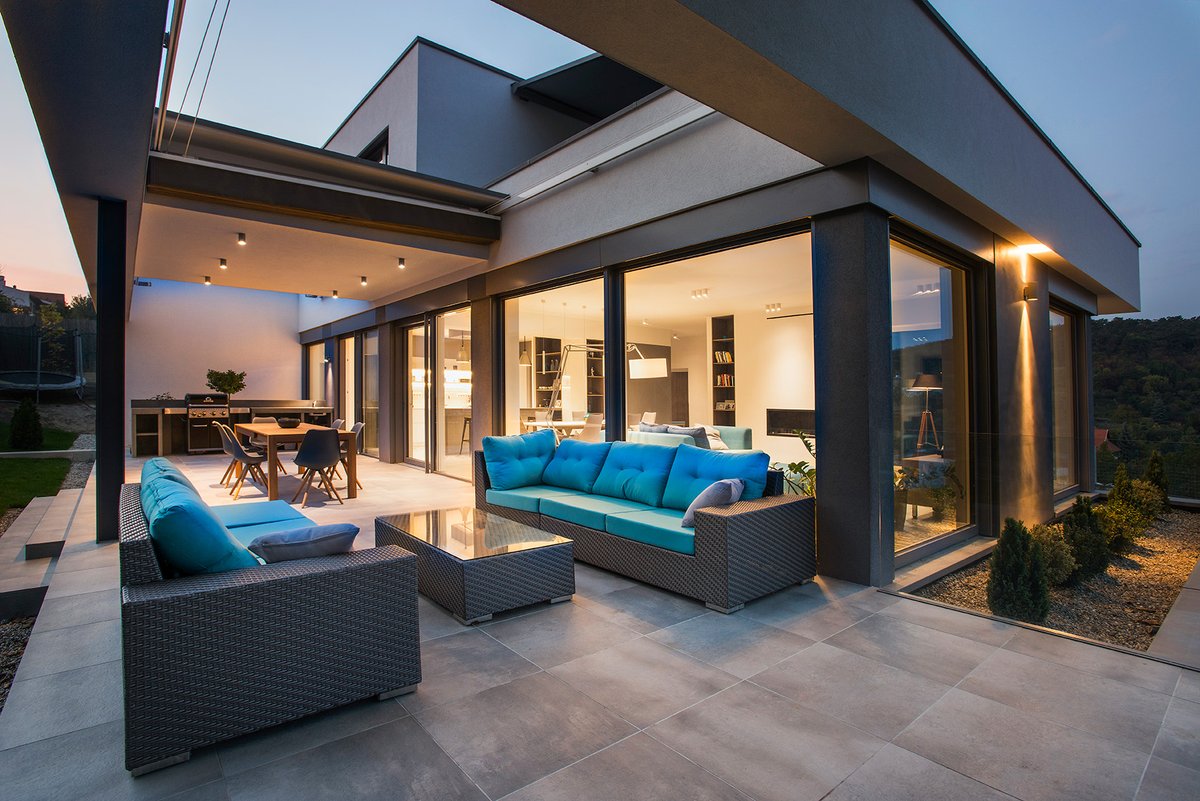InternormUK's tweet image. With Spring in full bloom and Summer approaching, you can blend the boundaries between open-plan living and your garden.

Our  large lift &amp;amp; slide doors are the ideal solution for extension, renovation, and new-build projects. 

Be inspired! uk.internorm.com/lift-and-slide…