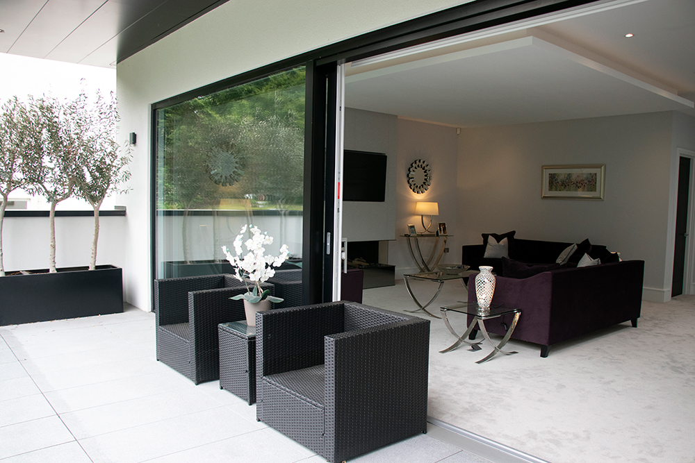 InternormUK's tweet image. With Spring in full bloom and Summer approaching, you can blend the boundaries between open-plan living and your garden.

Our  large lift &amp;amp; slide doors are the ideal solution for extension, renovation, and new-build projects. 

Be inspired! uk.internorm.com/lift-and-slide…