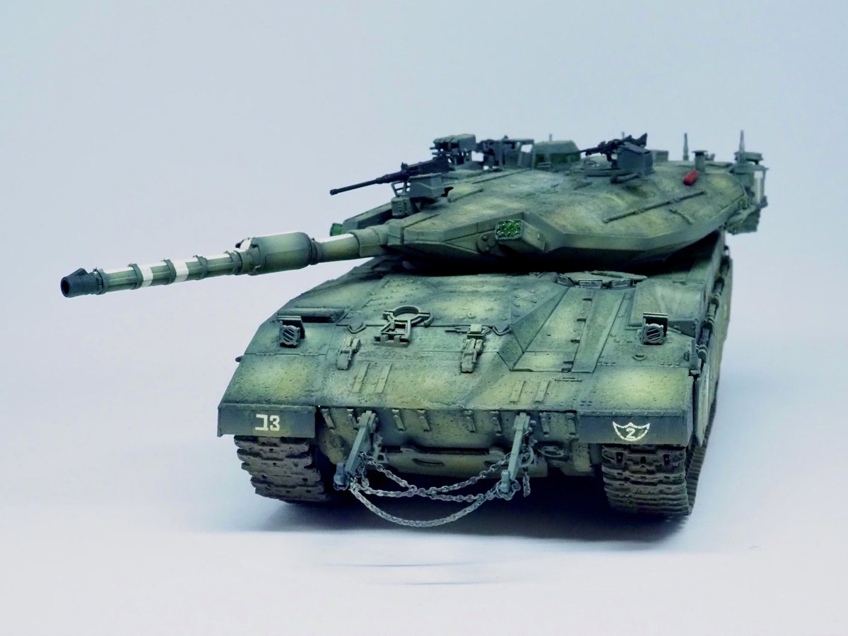 FuwakuT's tweet image. メルカバMk.3D LATE LICを再塗装。
こちらも滑り止め加工を追加してみた。
グリーンをちょっと強めにしたら、なかなかイイ感じ！

#プラモデル
#メルカバ
#MENGMODEL