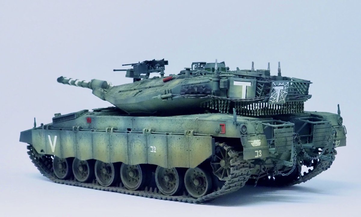 FuwakuT's tweet image. メルカバMk.3D LATE LICを再塗装。
こちらも滑り止め加工を追加してみた。
グリーンをちょっと強めにしたら、なかなかイイ感じ！

#プラモデル
#メルカバ
#MENGMODEL