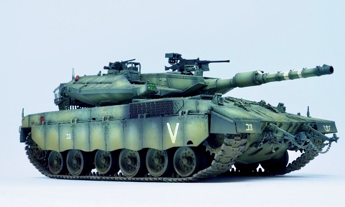 FuwakuT's tweet image. メルカバMk.3D LATE LICを再塗装。
こちらも滑り止め加工を追加してみた。
グリーンをちょっと強めにしたら、なかなかイイ感じ！

#プラモデル
#メルカバ
#MENGMODEL