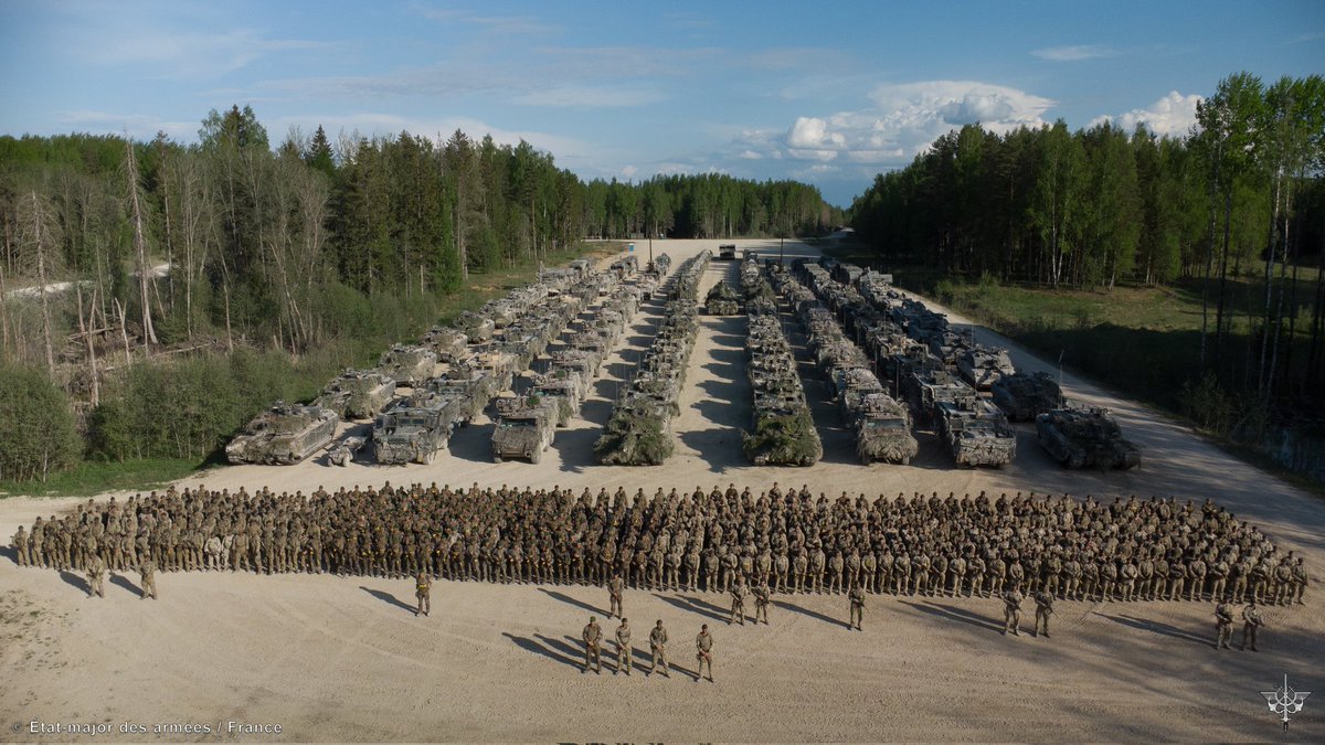 eFP BattleGroup family picture 🇬🇧🇫🇷 in Estonia 🇪🇪. 

We are becoming #StrongerTogether.