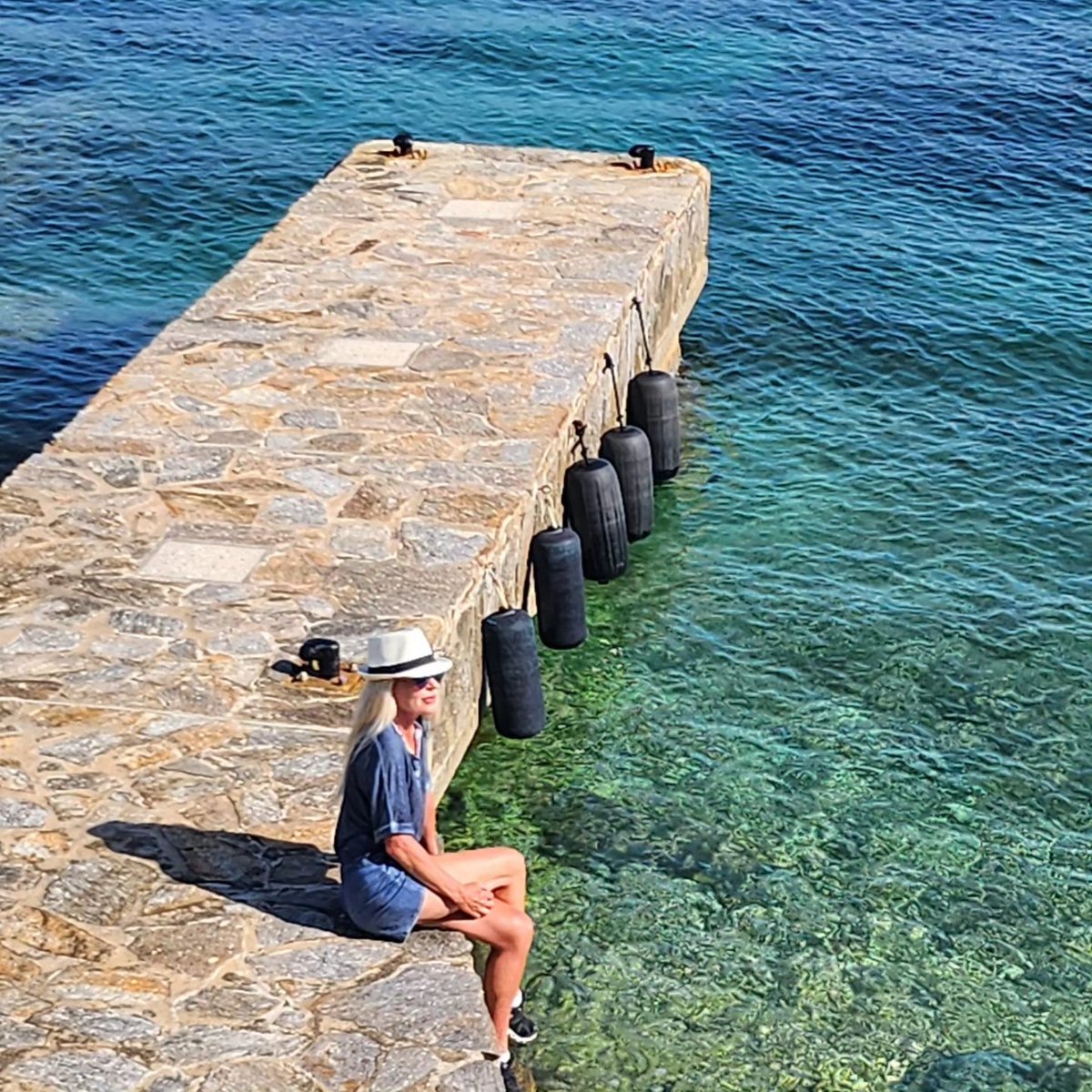 KimCameronMusic's tweet photo. Another beautiful day in the #southffrance #cotedazur ❤️

#france #europe #playing #kimcameron #gettinginspired #producer #filmmaker #musicmaker #director #singersongwriter #tvproducer https://t.co/e7fETO8Tq8