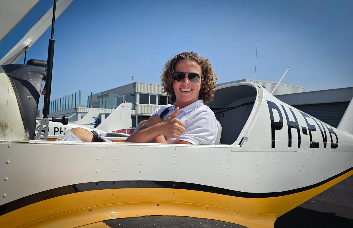 zelfvliegen's tweet photo. First solo op een heerlijk zonnige dag bij Zelf Vliegen. Gefeliciteerd Sil met je eerste solo op je eigen Aero AT-3. Bedankt dat je voor Zelf Vliegen hebt gekozen om te leren vliegen! Je bent een topper! #Firstsoloflight #zelfvliegen #ppl #firstsolo https://t.co/AGYO2jit3h