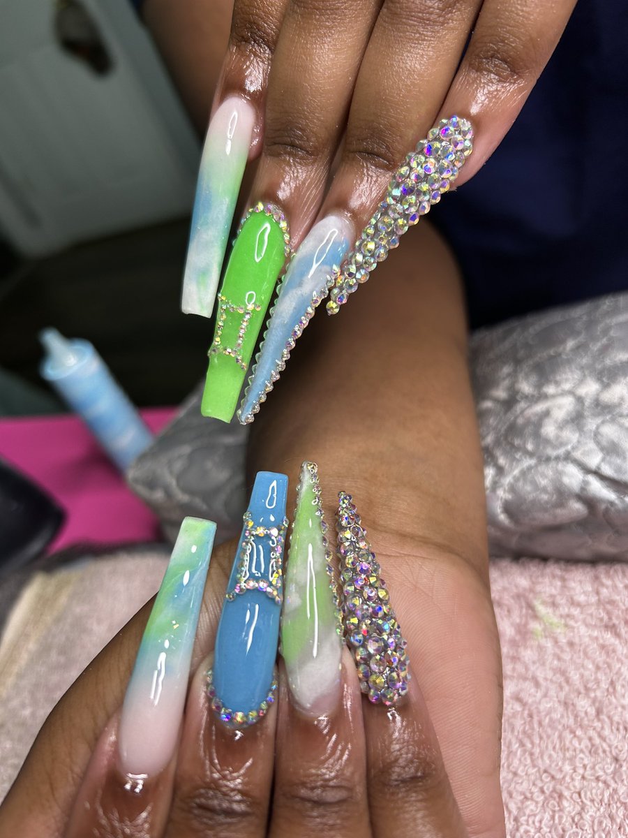 davison_itz's tweet photo. Still at this nail shii!!💓
8yrs btw🥰 https://t.co/EdQ3QpP9nc