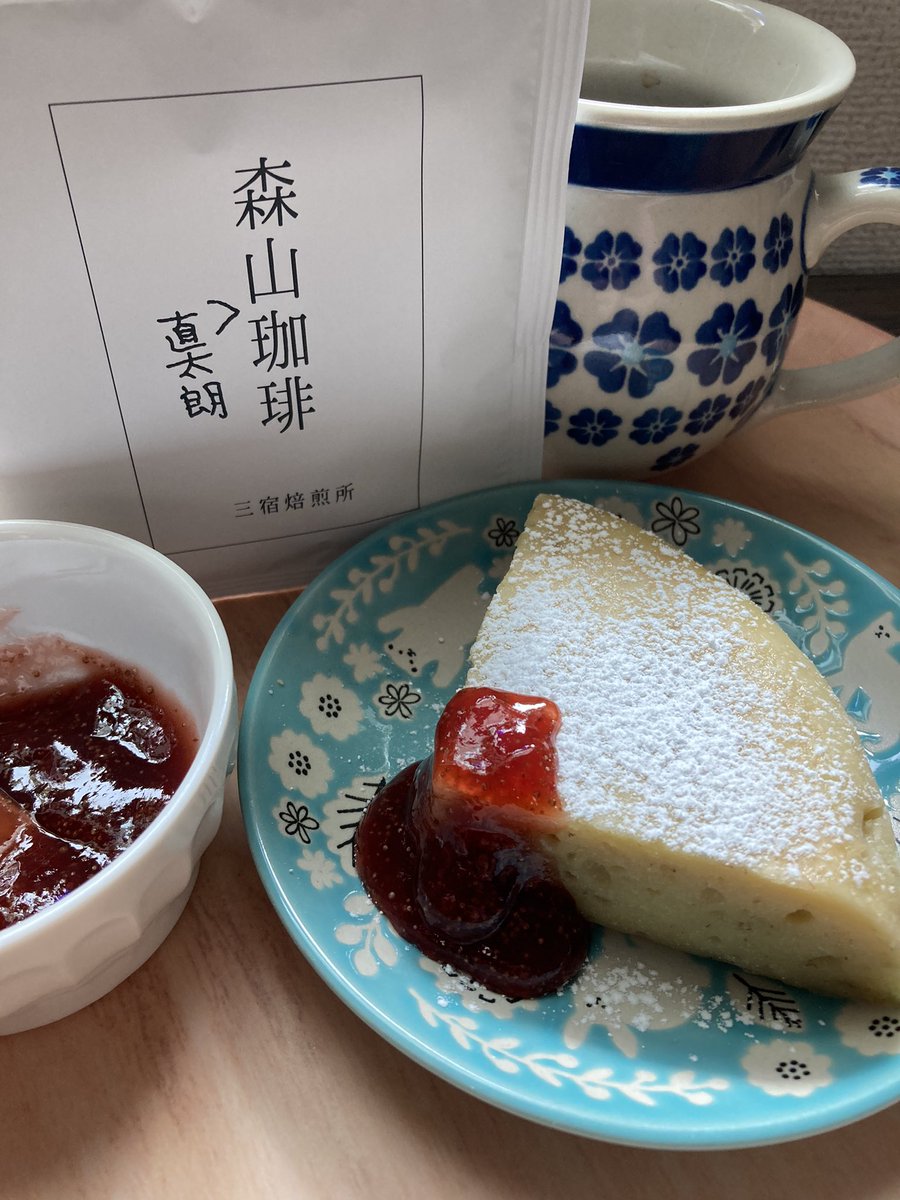 ちょっと手作りバナナケーキと
贅沢な森山直太朗珈琲☕️
幸せおやつ時間💛