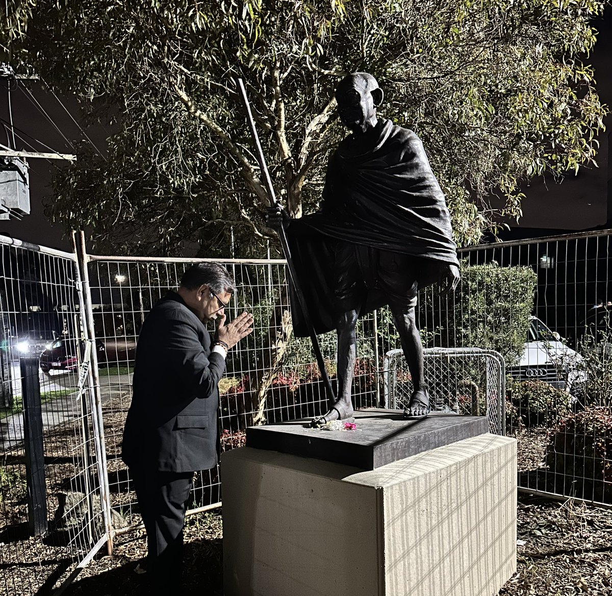 ऑस्ट्रेलिया के मेलबर्न में राष्ट्रपिता महात्मा गांधी जी की महान प्रतिमा के दर्शन कर उन्हें नमन किया।