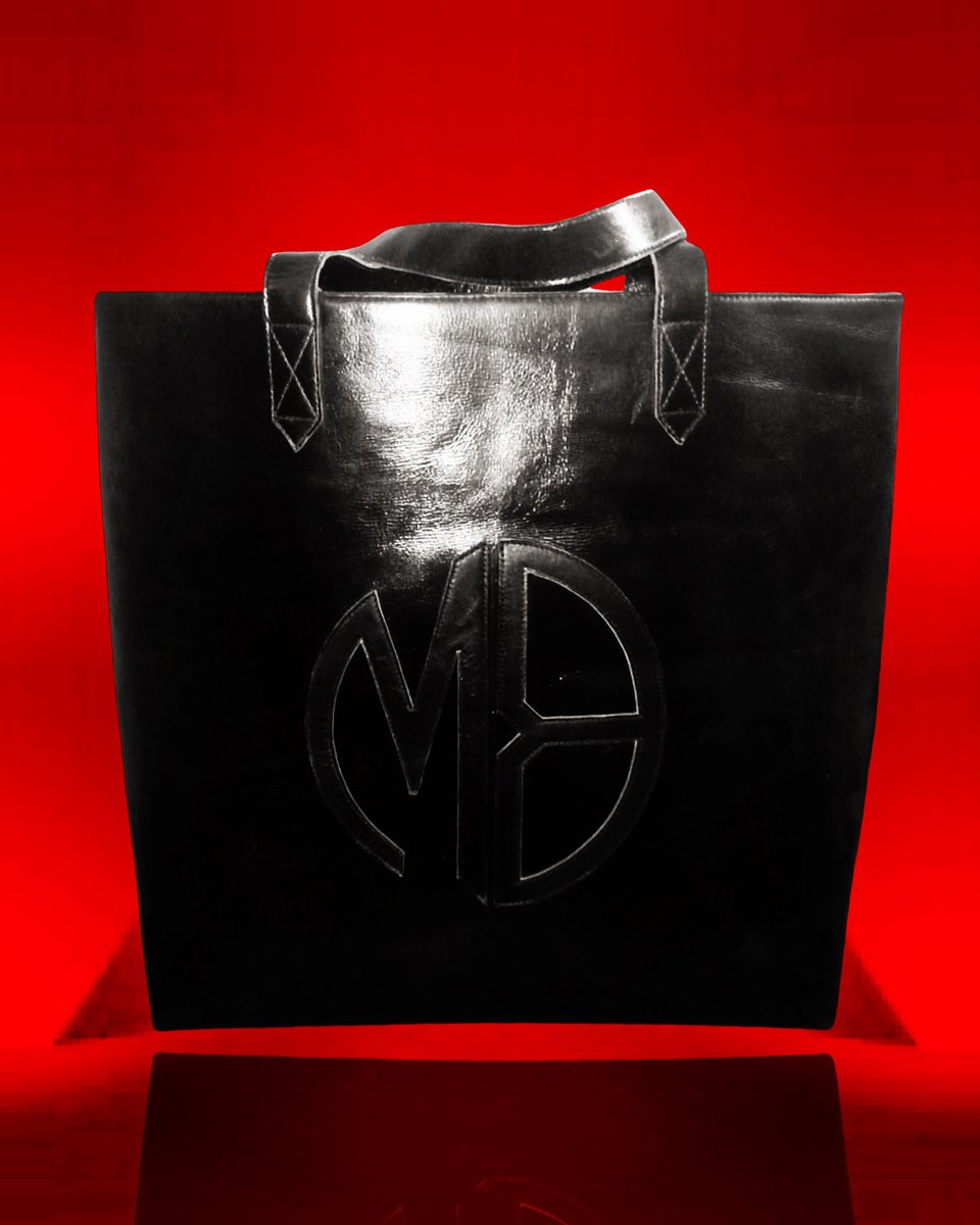 A TOTE
BY #MALANBRETON
