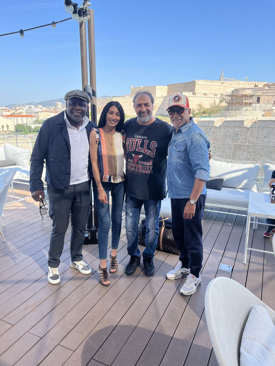 hayat_atia's tweet photo. Coucou Twitter!😉
Aujourd’hui sur @RTLFrance pour #FocusDimanche spéciale #Marseille en compagnie du talentueux @mohamedbouhafsi et en présence de #MoussaMaaskri issu aussi des #flamants , #patrickbosso enfant du 13 eme mais aussi les légendes vivantes @BasileBoli_ et #EriDiMeco. https://t.co/mzKNmxRVpJ