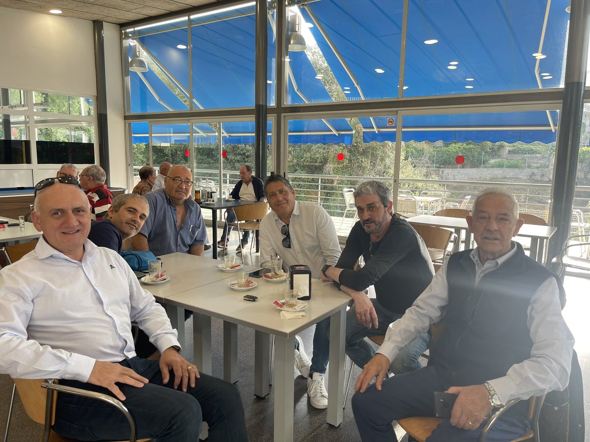 Con los compañeros tomando café