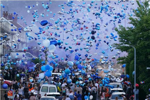 Yes, the deaths of teenagers is a tragedy but why double the tragedy by releasing so much #litter into the sky? Time to make #baloonrelease illegal so everyone's aware of the damage they do to the environment <a href="/DefraGovUK/">Defra UK</a> <a href="/Pow_Rebecca/">Rebecca Pow</a> @TheresCoffey
thetimes.co.uk/article/electr…