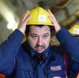 #Terremoto Tranquilli.                                              
L'ingegner #Salvini ha calcolato tutto!!!