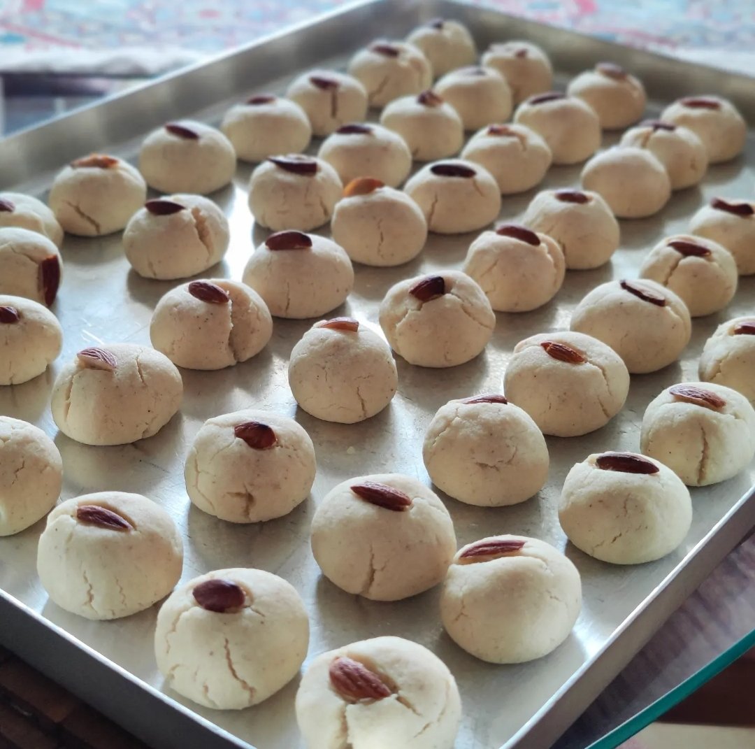 Fresh out of the oven - Nankhatai!

#zarinssecrets #parsispicesandcondiments #homemadewithlove #parsifamilyrecipes 
Find us on Instagram @zarinssecrets