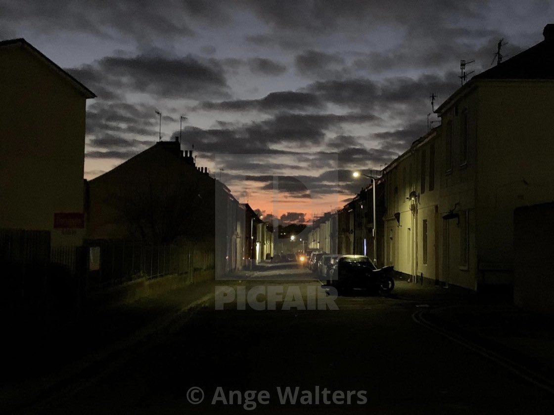 Photo of the day…..
Even in darkness there is beauty‼️ 
#sunset #street #eveningsky #clouds #plymouth #sunsetsofinstagram #stonehouse #streetlife #plymouthphotographer #sunsetphotography #stonehouse #streetphotography #eveningwalks 
@visitplymouth 

ange21.picfair.com/pics/017110932…