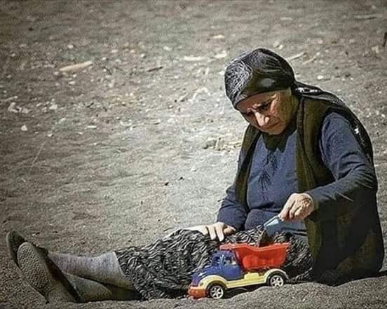 Yoruyor insanı hergün bir yürek dolusu umutla beklemek, 
özlem biriktirmek...