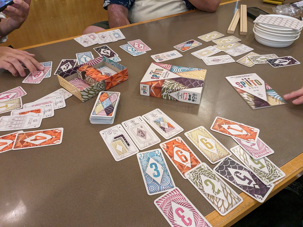 kouffee's tweet photo. 遡って金曜日! #クエスチョン のゲーム会に飛び込み参加
毎度初プレイづくしで嬉しい限り!
#広辞苑カルタ こんな言葉が広辞苑に?
#レンレン 連想からの連想って奥が深い
#EARTH プエルトリコ式のアクション方式
。好き、どストライク
#SPLITO 両隣のプレイヤーと協力、でも個人戦。これも楽し https://t.co/dyUtveSjrk